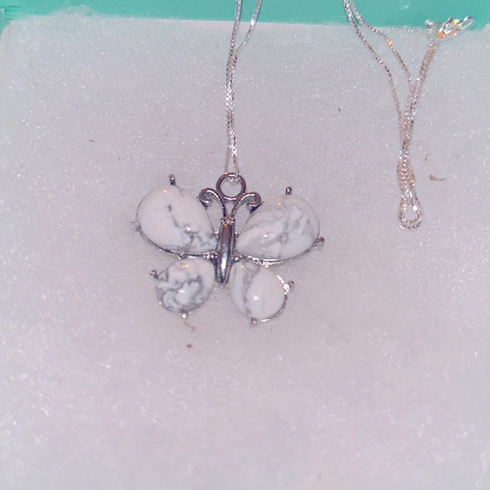 Hippie Boho Natural Howlite Butterfly 🦋 Silver 16” Neck… - Picture 4 of 5